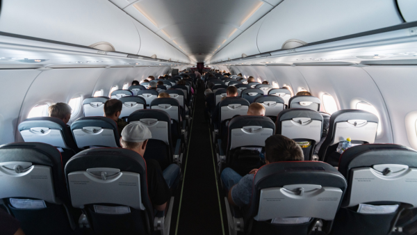 搭飛機坐這兩個位最舒服？空服員力推3大優點！全機「最雷地獄位」曝光千萬別選