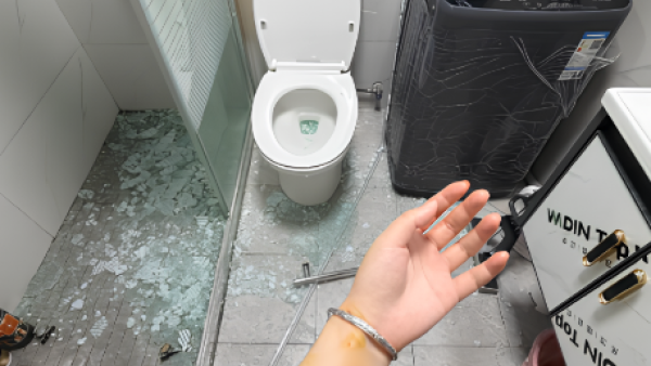 港人沖涼玻璃門突爆裂縫10針！專家揭自爆3大主因 1款玻璃等同「定時炸彈」 