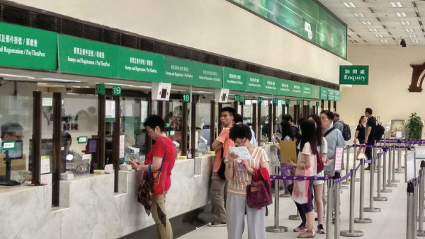 香港邮政财困｜逾200试用期员工改两年合约无得转正！网友忧：永远不用加Point人工