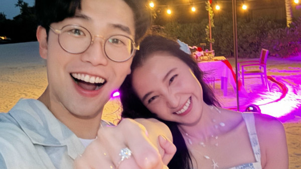 6號陸浩明宣布馬爾代夫求婚成功！拍拖14年終娶女友陳詩欣「係我一生最大嘅禮物」