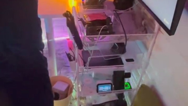 劏房改造︱浸大港漂男花$1600改造「電競風快樂屋」網民反應兩極︰得嗰靚唔實用！