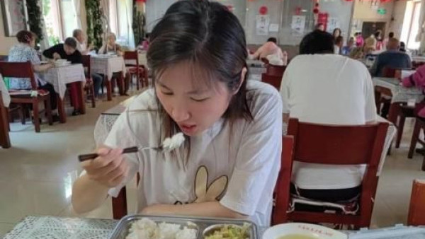 提早退休养老！38岁女放弃熬夜搬入养老院，每月$2,200包食住兼有独立房，网友羡慕：我也想去住！