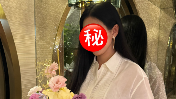 44歲千禧女神息影後近況曝光外貌極凍齡 嫁富商育兩子白手起家變女強人