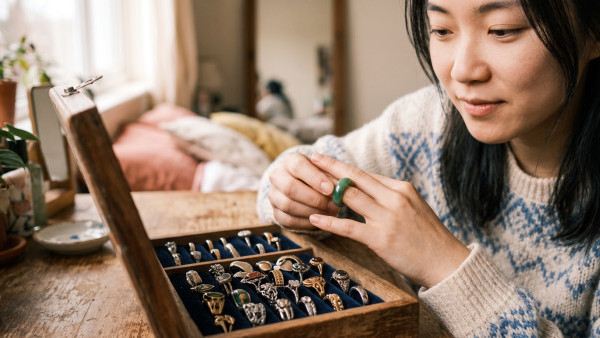戴戒指亂戴隨時漏財？40年資深命理師教戒指開運法：想谷偏財防小人要戴「這位置」