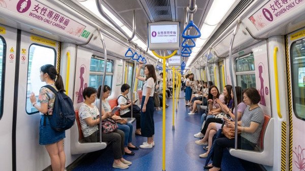港鐵爭議｜港女倡仿效日本設女性專用車廂防偷拍！港男反提1建議防誣告 兩派網民各執一詞