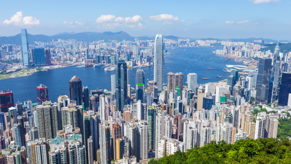 香港人工太高？内地网友狠批4大行业不配高薪 倡减至7千 港人：够交租？