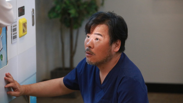 死有对证剧情｜第20集预告芷昕验尸意外沾毒中毒命悬一线！林煜重回现场泥土下惊掘出血迹白骨