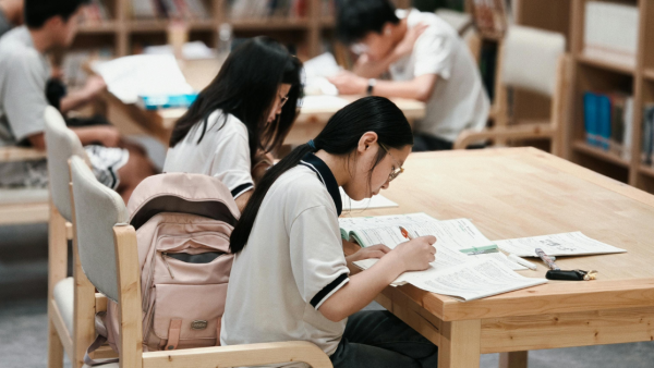 现实残酷！7成打工仔压力爆棚想辞职 网友接龙喊出社会太苦 想返幼儿园