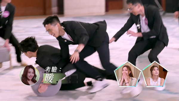 女神配对计划2｜吴旭东飞扑抢椅霸总式示爱！搬到阮嘉敏面前 全场混乱尖叫