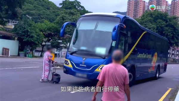 大圍「火爆姐」人肉擋車被強制送院！風波大逆轉悲慘身世曝光 昔日閨蜜揭停藥失控真相