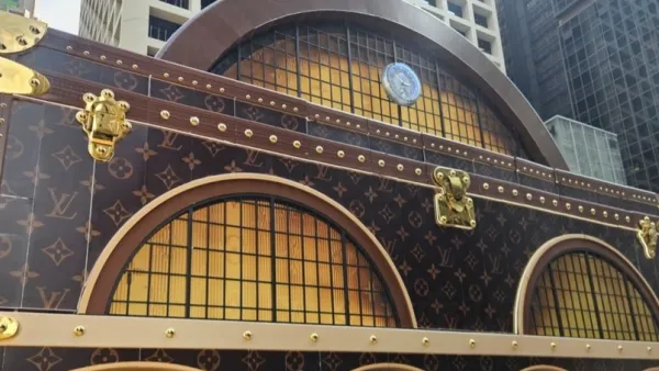 LV旗艦店變身巨型行李箱！極搶眼外牆成中環新地標 網民評價兩極：至少路過會停低望下