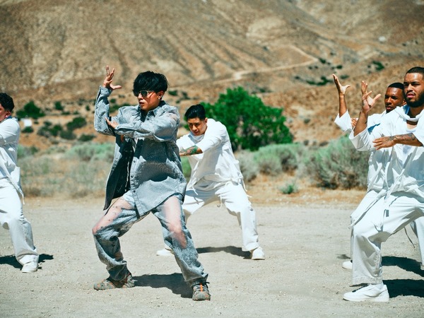 《Guilt Machine》｜江𤒹生AK沙漠拍MV熱到想死 親自邀請兒時偶像為新歌排舞