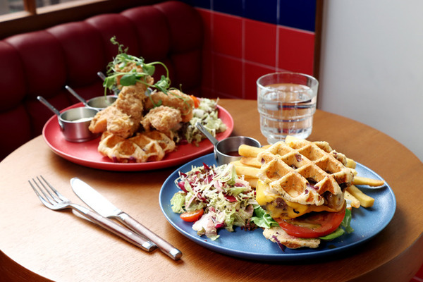 創意 WAFFLE HOUSE 油酥鴨 / 牛魔王窩夫漢堡