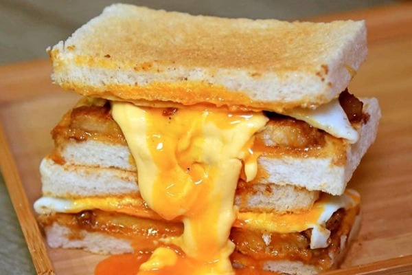 人氣台式吐司店「黑布小巷」登陸荔枝角　邪惡溶岩芝士＋流心蛋漿豬扒吐司！