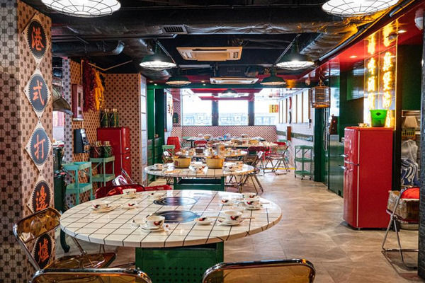 尖沙咀新開港式懷舊火鍋店「龍鳳呈祥」 期間限定榴槤辣雞煲／秘製鹹蛋黃醬雞煲