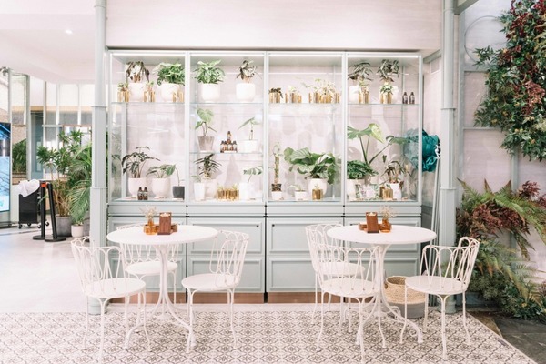 旺角新開薄荷綠打卡Cafe「The Pont」   $190起吃盡多款牛扒加無限添加薯條／新張期間85折／招牌和⽜漢堡包／煙三⽂⿂⽜油果⽜⾓窩夫