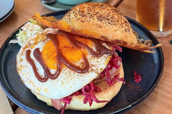 旺角美食｜旺角墨西哥Fusion菜餐廳「Mobin」UFO芝士飛碟漢堡／芝士粟米肉鬆餡餅／俄羅斯蜂蜜千層蛋糕！