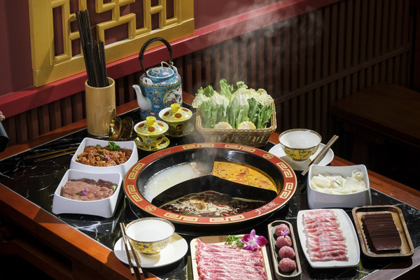 華麗紫禁城火鍋店 正宗成都牛油麻辣鍋 / 精選四川火鍋配料