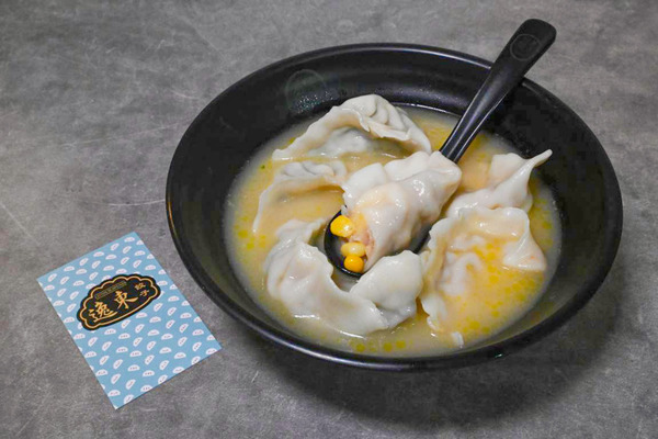 炮台山美食｜大埔人氣餃子店「逸東餃子」進駐炮台山！特色芫荽胡椒餃／麻香三椒鮮肉餃子／招牌蕃茄薯仔鮮魚湯底