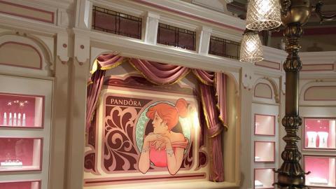 小鎮珠寶店由PANDORA呈獻