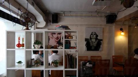 Les Artistes Café 