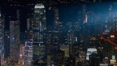 恐襲香港3,500呎摩天大廈  《高凶浩劫》巨石莊遜為救家人搏到盡