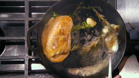 Gordon Ramsay示範廚神級完美多汁嫩滑煎雞胸肉 教授肉質鎖汁效果秘訣
