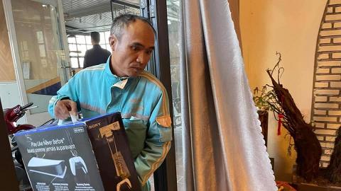 越南機迷為買PS5打機出盡奇招！串通店員呃老婆扮上門裝路由器上網
