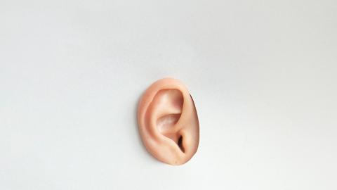 戴耳機令耳朵細菌暴增11倍！醫生提醒耳屎變多又臭小心已患外耳炎 5招清潔耳朵注意事項