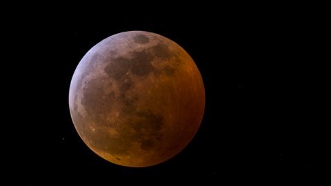 【天文現象2021】血月月全食+超級月亮於5月26同步上演！最佳觀賞地點/觀賞方法/月食過程