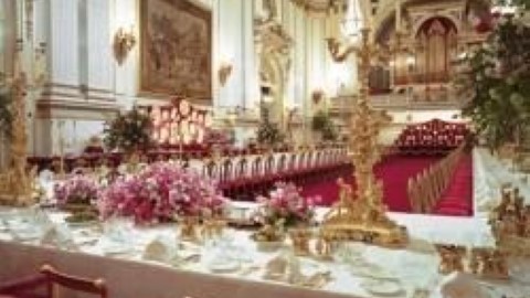 感受英國皇室晚宴 貴氣迫人