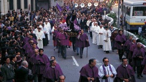 耶穌聖像巡遊 抬十字架重演苦難