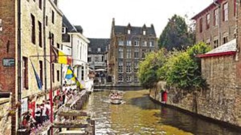 比利時古城 禁當街吃麥當勞