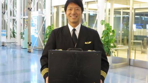 Captain Cool帶乜返工？