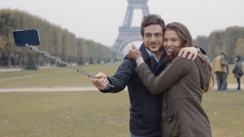 電話殼一拉秒變自拍神棍 價錢仲好平啊！