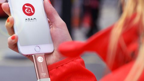 旅行恩物！iPhone/iPad隨身USB 不用刪相，手機容量不會爆！