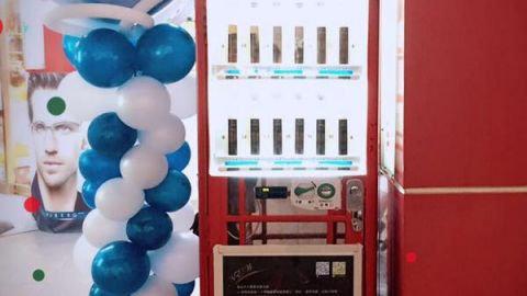 台灣英式奶茶藏身於電話亭！ 每日限量供應200瓶