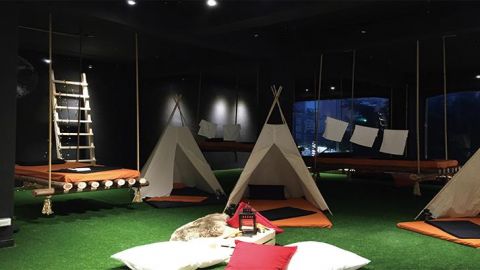 睡在帳篷草皮上！台灣不一樣的青年旅館 約$100就可入住交朋友