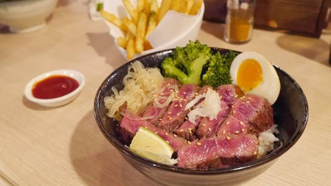 份量足、肉質嫩！ 台北人氣極高牛排丼飯
