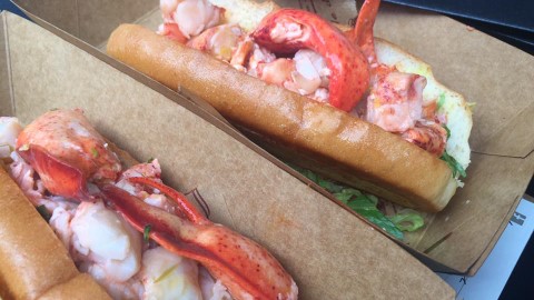 遊台多一個必吃list！ 台北都有原隻足料龍蝦堡