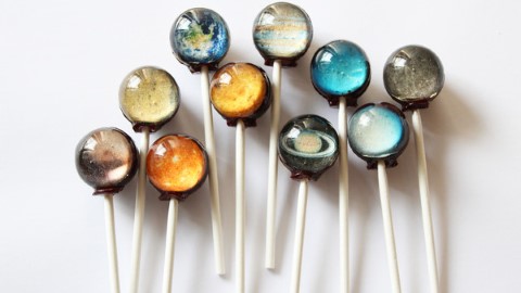 精緻得想永久保存！ 像真度超高的夢幻星球棒棒糖