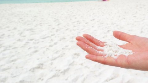 白得如地上的雲！ 全球最白的純白沙灘