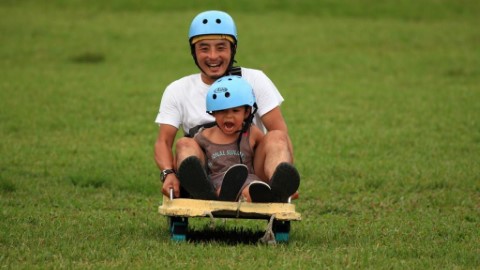近近地飛台灣玩！ 望靚景平玩滑草及滑翔傘