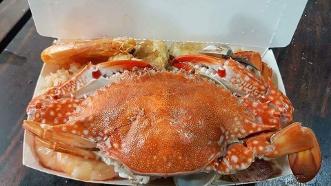 台灣新鮮抵食$17「巨型螃蟹炒飯」