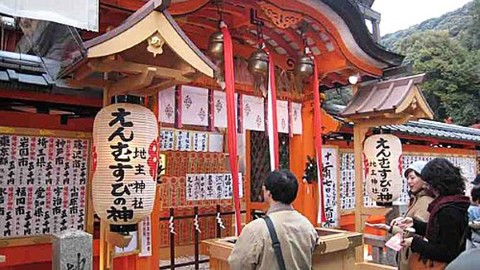 日本寺廟添香油錢