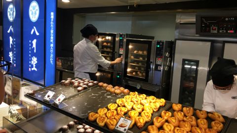 【#特派員直擊】台中伴手禮新寵 50 蚊盒人龍牛角包