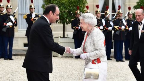 英女王 密碼 手袋放地下代表咩？