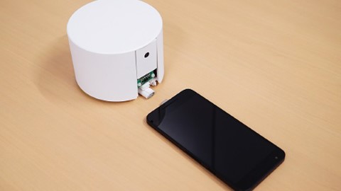 手機控恩物！ 智能機械人自動追蹤電話充電！