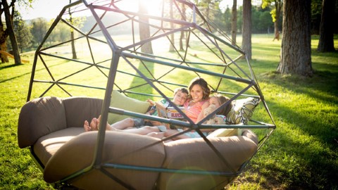 大人細路都想坐！ 飄浮感吊床梳化