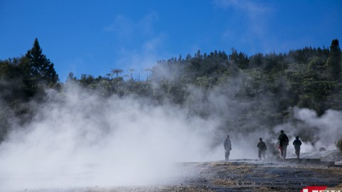 新西蘭北島 地熱公園走過烽火大地